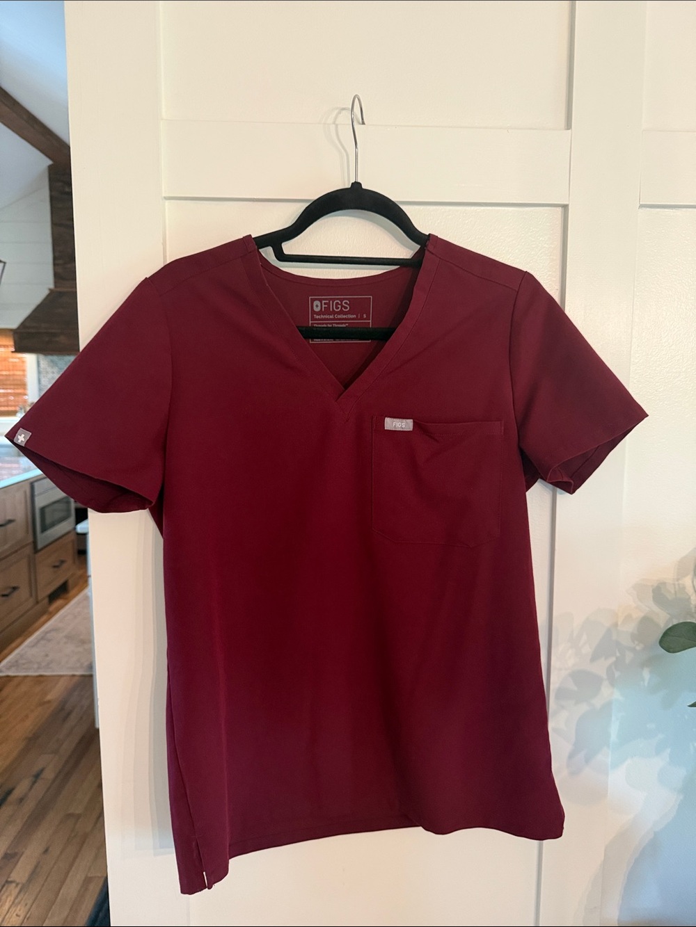 Figs Women's catarina Scrub Top in Burgundy
